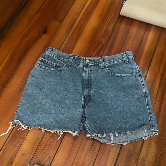 🍊 Levi’s 550 Cutoff Denim Shorts W36 Frayed Hem Vintage Wash (fits women L/XL) - Picture 2 of 10